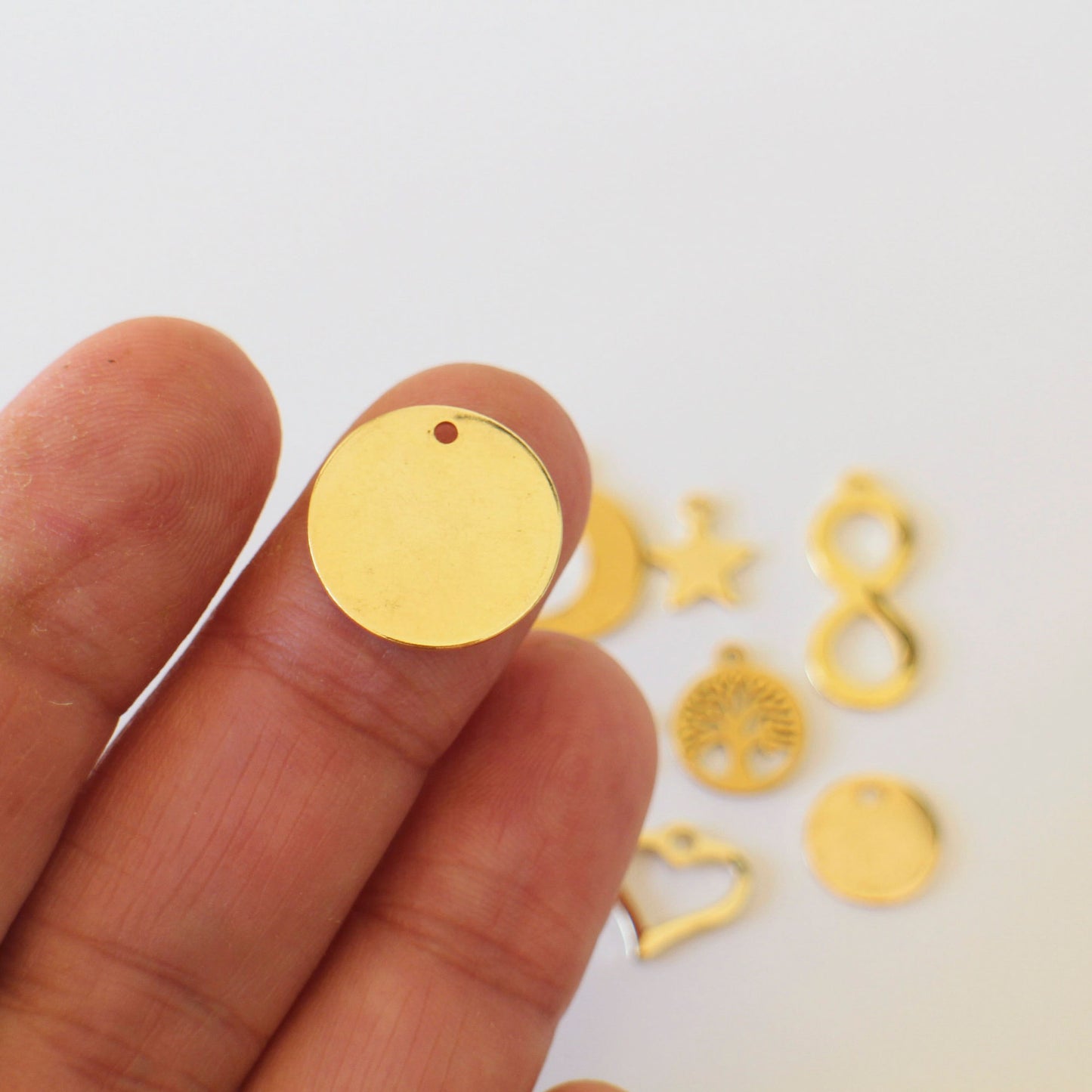 Different Designs Unisex Cute Gold Plated Stainless Steel Charms For Jewelry Making